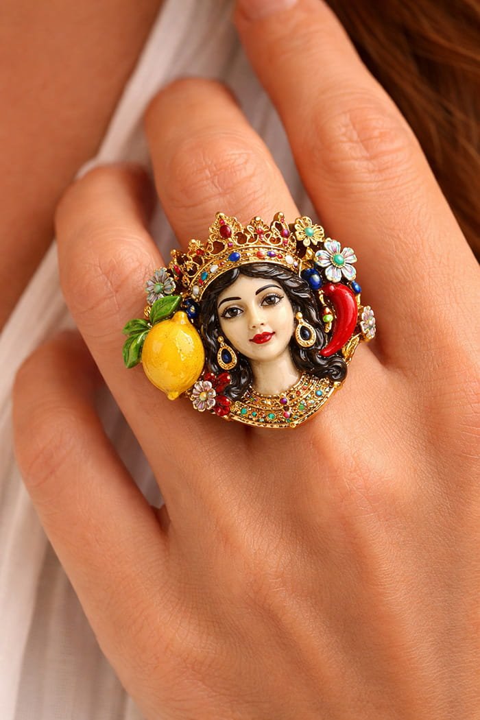 Come Abbinare Gioielli Colorati: Idee Trend e Consigli Top