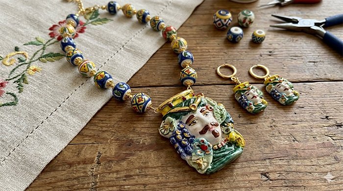Gioielli Siciliani in Ceramica Di Caltagirone: Arte e Stile Unici